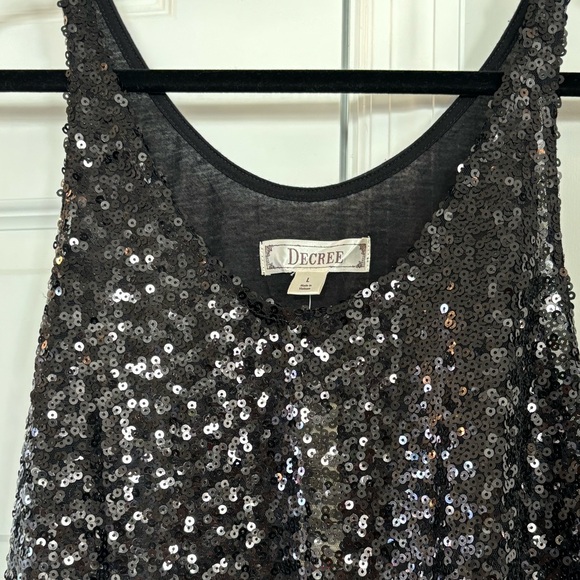 Decree Large dressy cotton black sequin front/cotton back tank - Picture 3 of 3